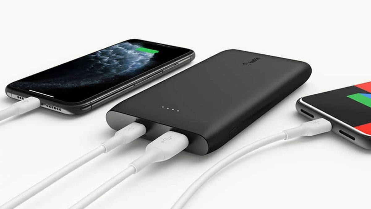 a Powerbank charging two different phones at the same time. 