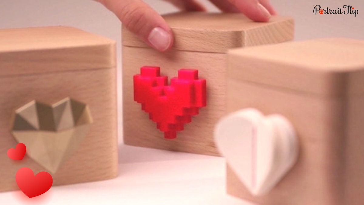Love note messenger: a small box with colored heart. 