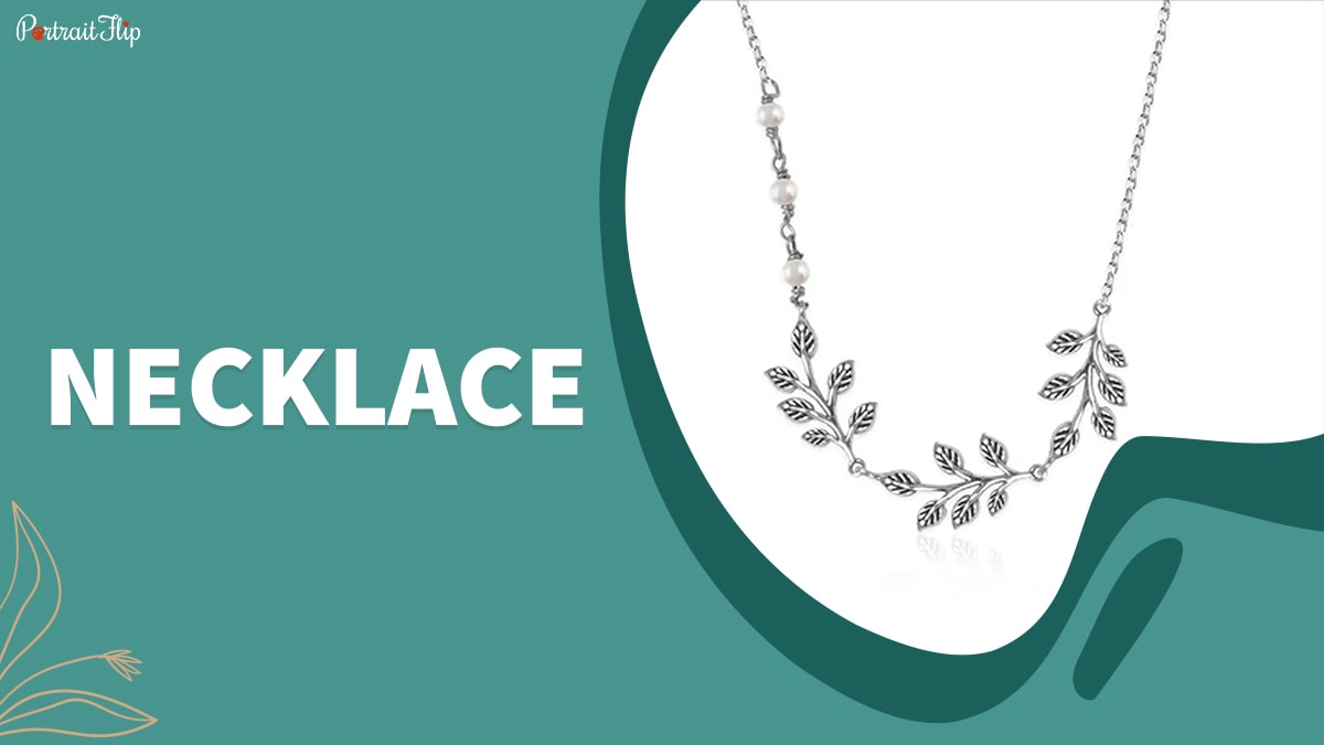a silver blooming flower necklace 