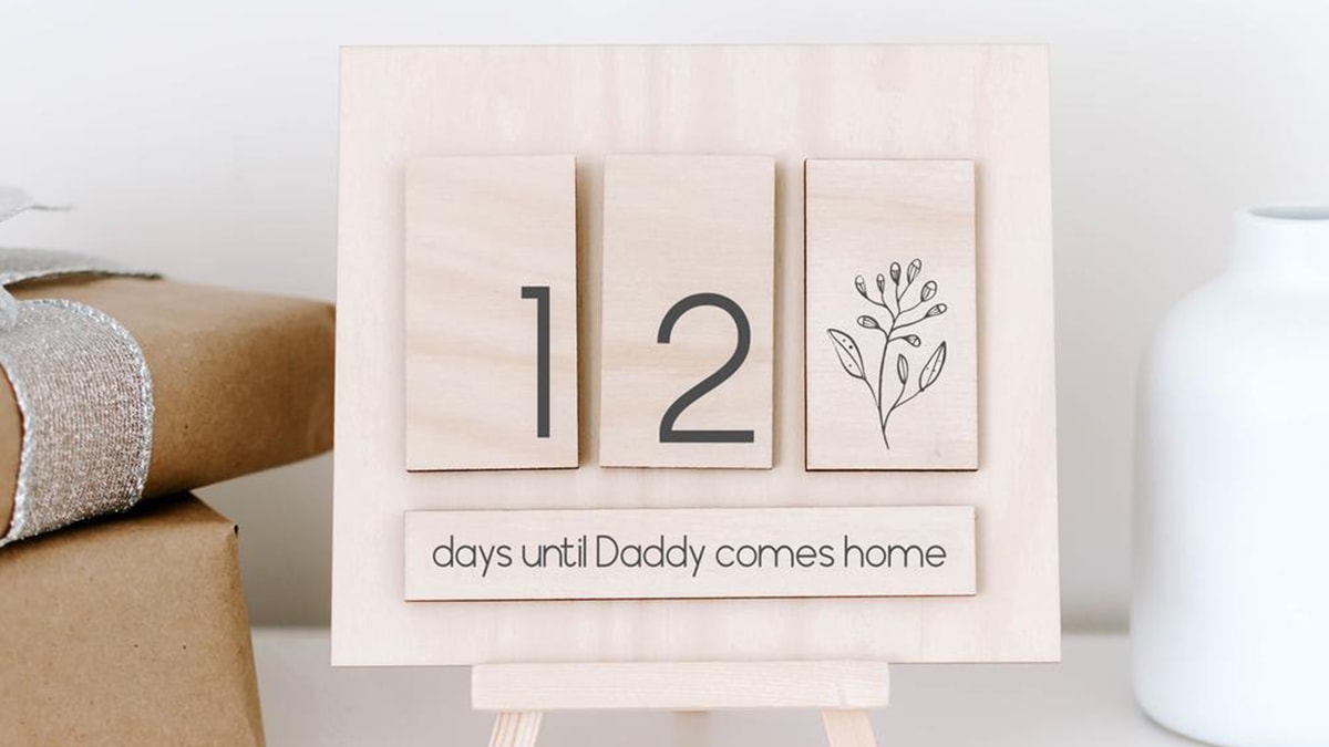 a countdown calendar shown as one of the gifts for long distance relationships.