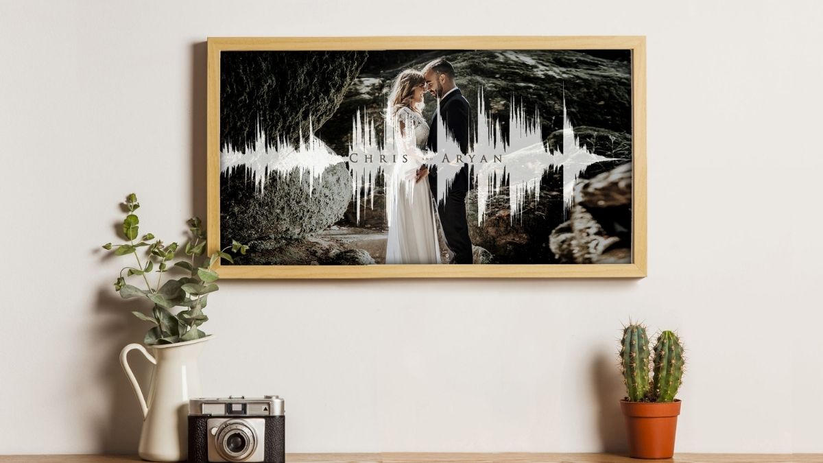 a soundwave of the wedding song played at the giftee's wedding