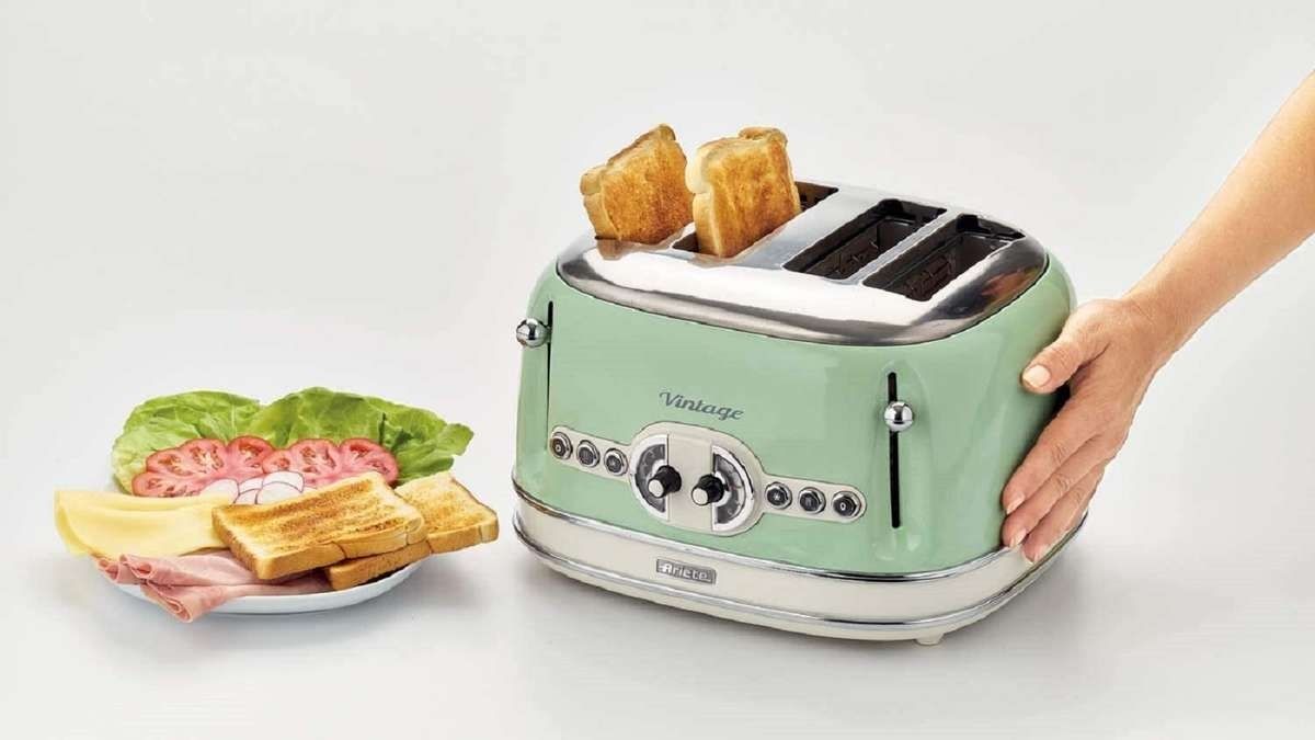 a retro looking vintage toaster that comes in many different colors