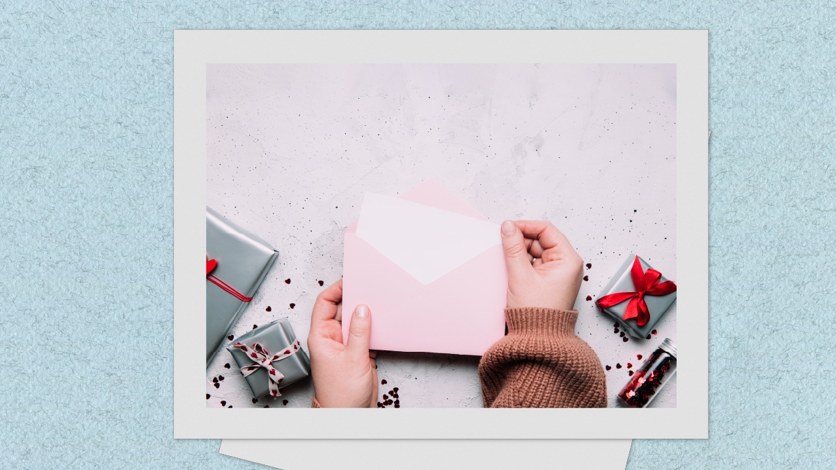 One of the best paper anniversary gifts are greeting cards.