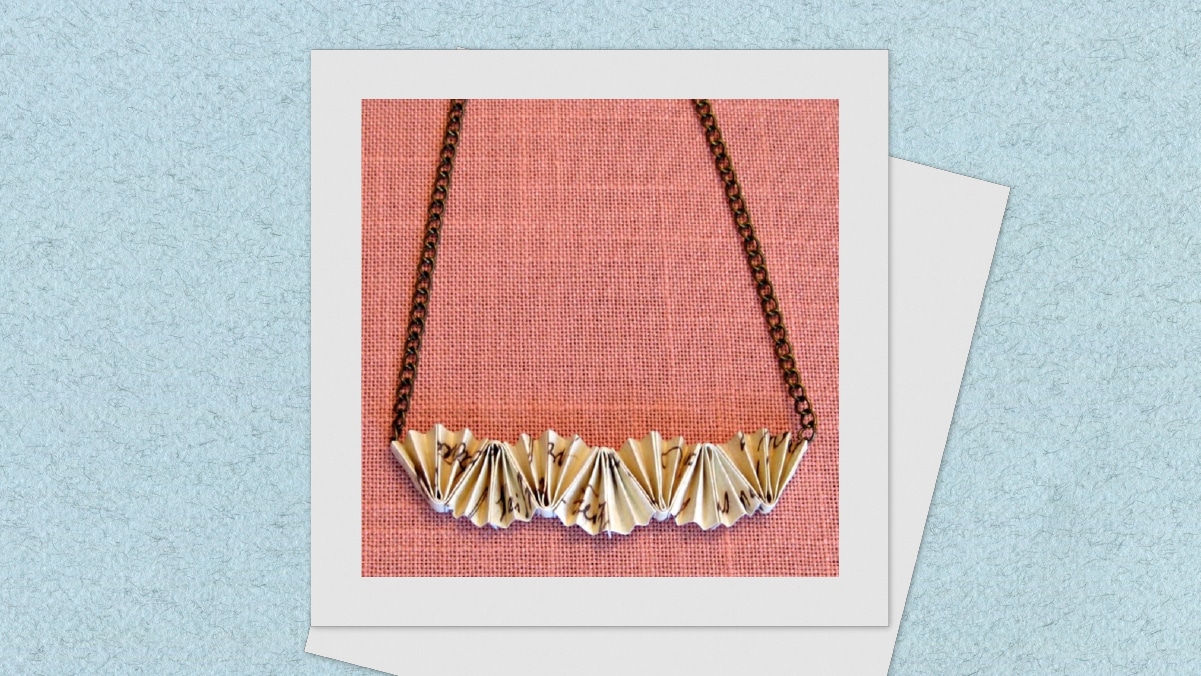 paper necklace is a cute first anniversary gift idea