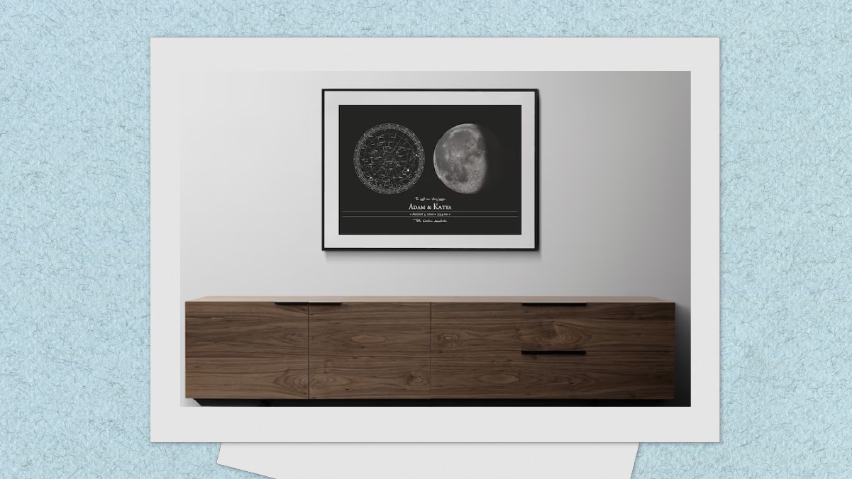 Personalized lunar phase of love is one of the 1st year anniversary gifts