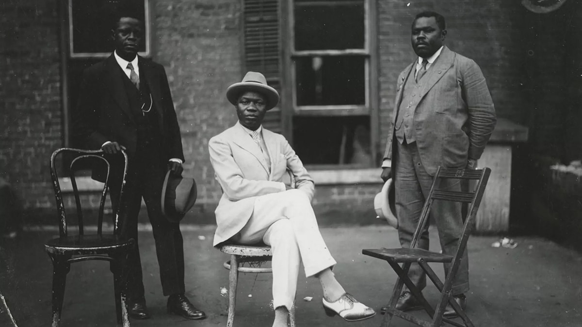 Photographers from Harlem Renaissance period