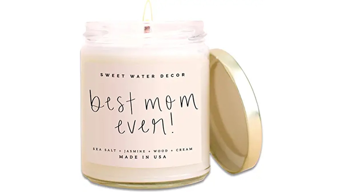 Scented candles for mother's day gift ideas. 