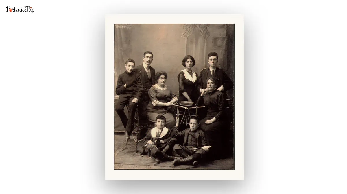 Early life of Mark Rothko with his family