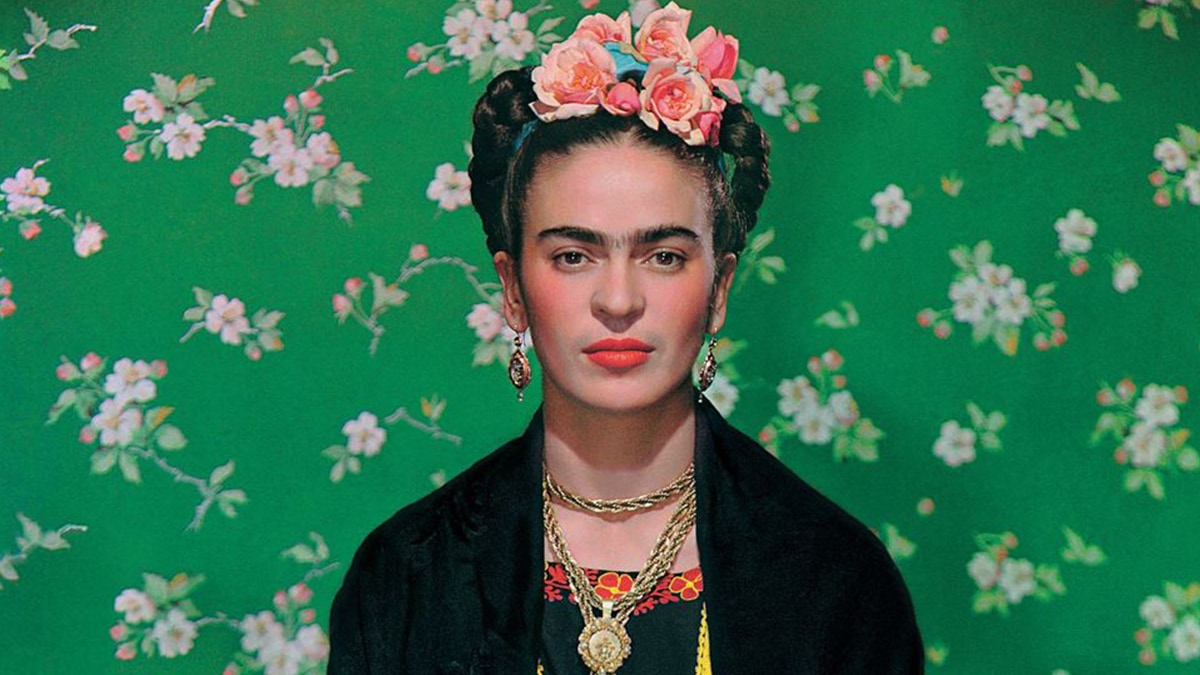 Portrait of Frida Kahlo with a green background 