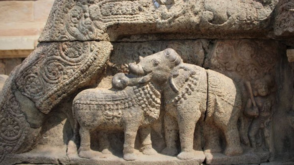 Illusion art depiction on the wall of the Airavatesvara Temple