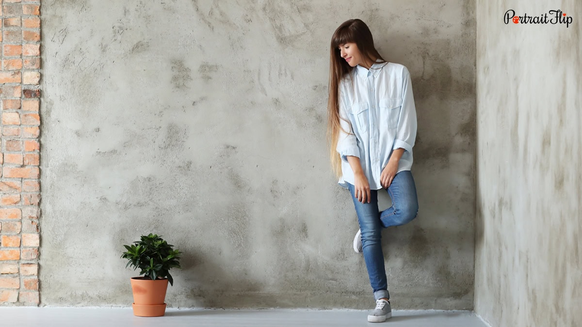 a woman posing with a minimalist background.
