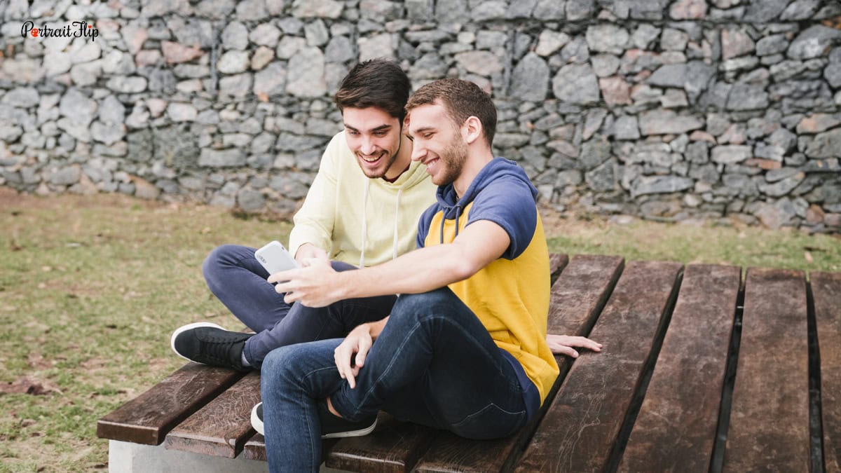 Candid ideas as a photo idea with your best friend