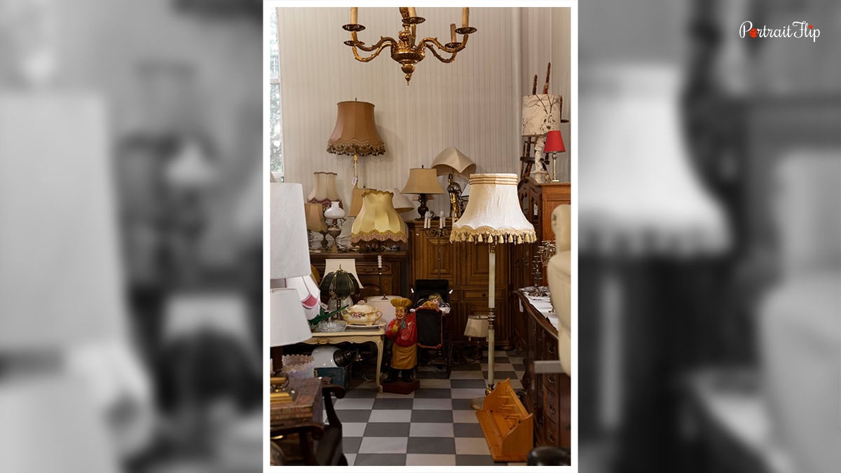 Antiques to the room