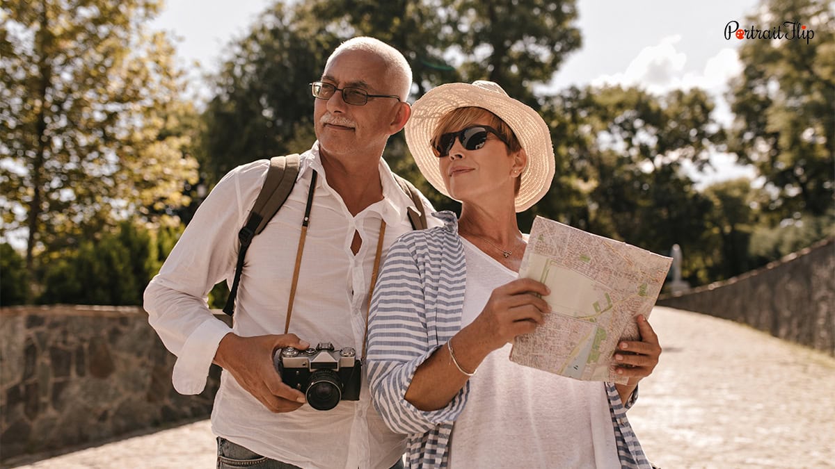 An old couple as a tourist